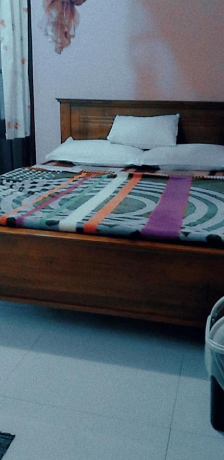 Bed and Breakfast B.Rose House Гаттон Екстер'єр фото