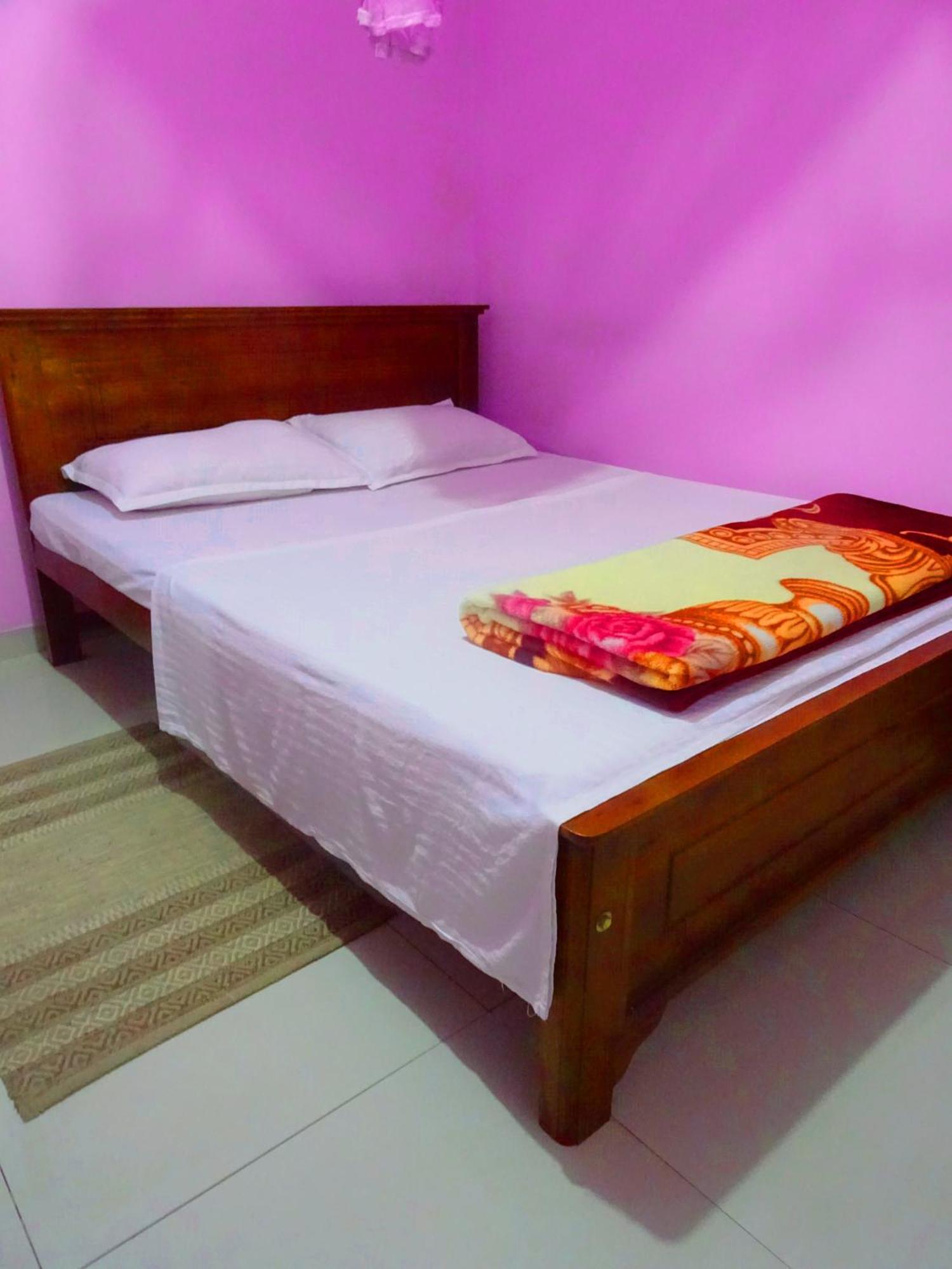 Bed and Breakfast B.Rose House Гаттон Екстер'єр фото